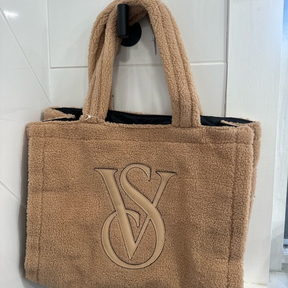 VICTORIA’s SECRET NWT sherpa tote - Picture 3 of 10